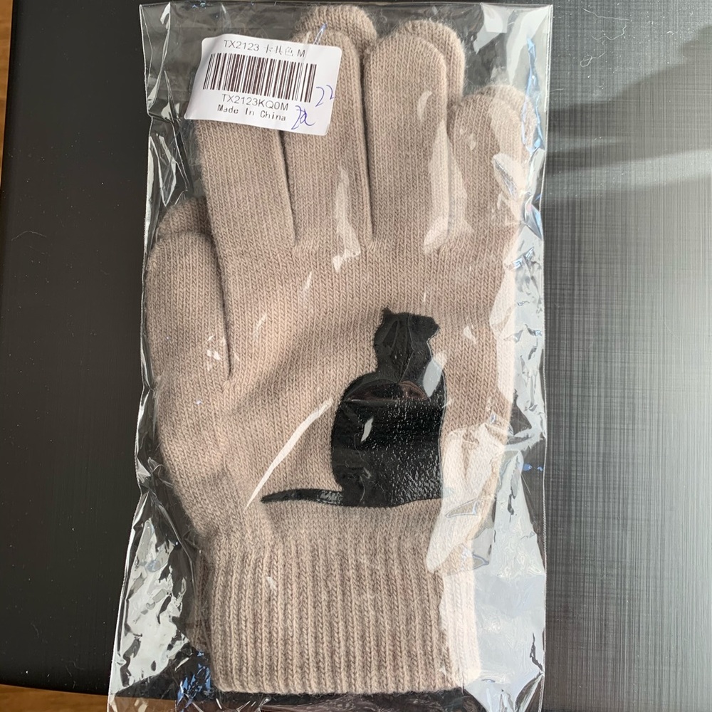 Cute pair of knit gloves cat/bird design - Picture 7 of 8